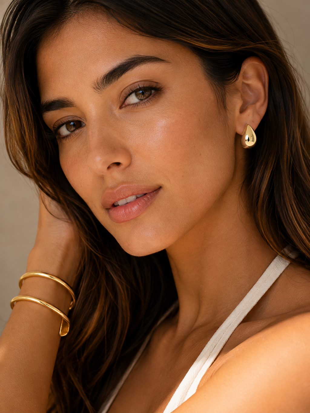18K Gold Geometric Hollow Bangle