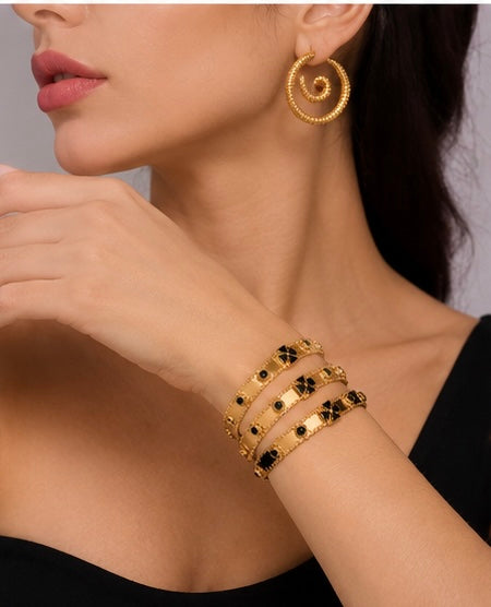 Four-Leaf Clover & Heart Gemstone Bracelet | 18K Gold Plated Stainless Steel